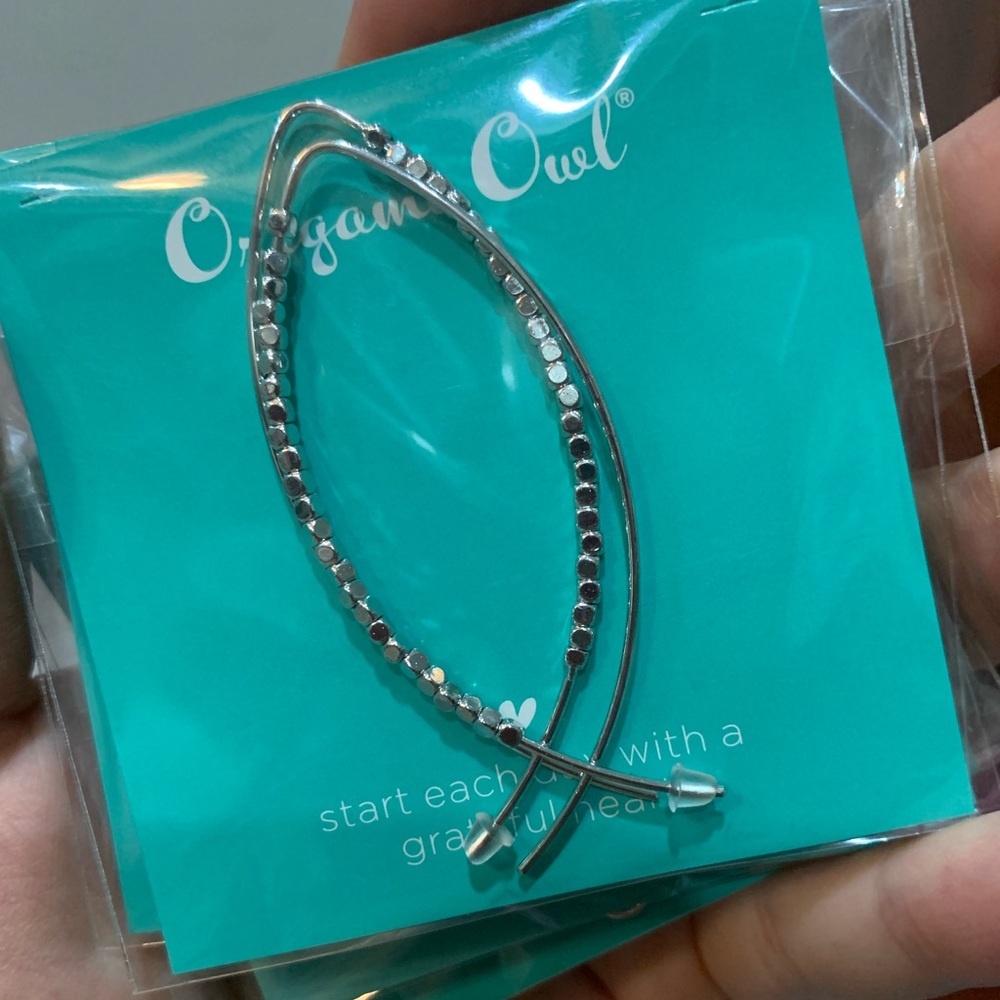 Origami Owl- Silver beaded threader hoop earrings (retired)